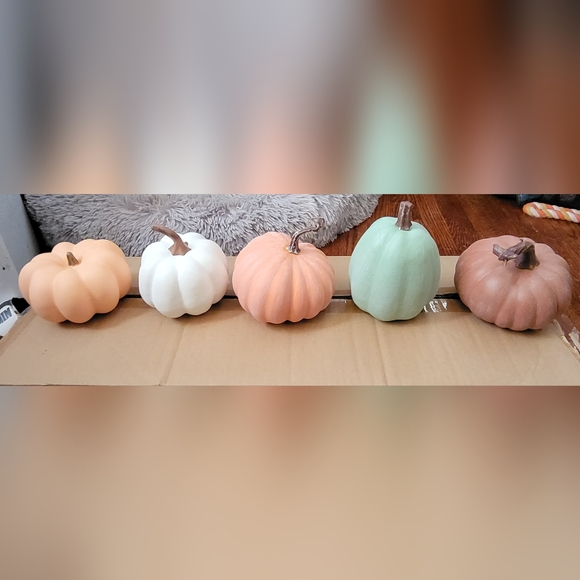 Set of 5 Foam decor Mini Pumpkins - Picture 1 of 1